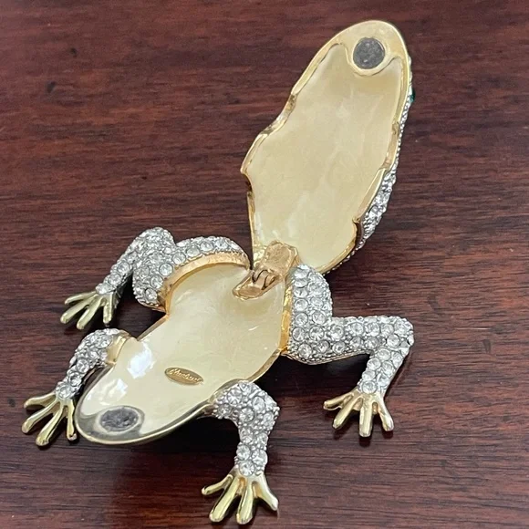 Signed Rucinni enameled pave set crystal metal frog pill trinket jewelry box - Picture 3 of 8